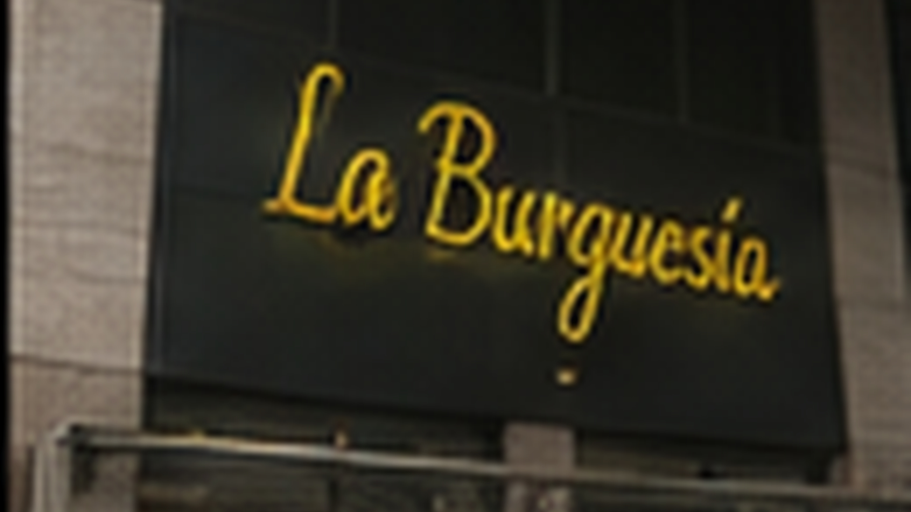 Gastronomía con identidad luminosa, referencia visual